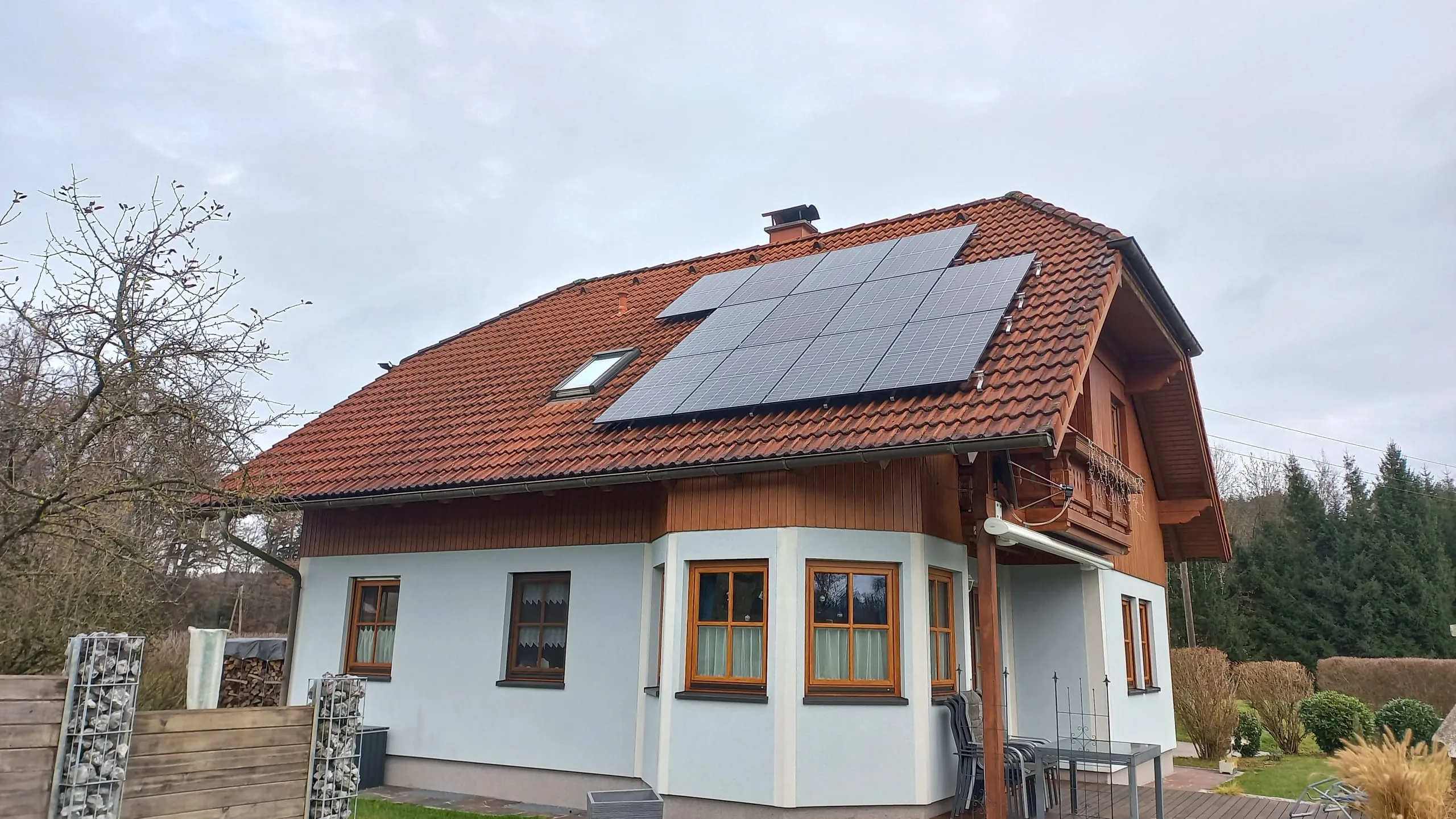 Photovoltaik – PV-Anlage auf dem Dach – Bild 1 von 2