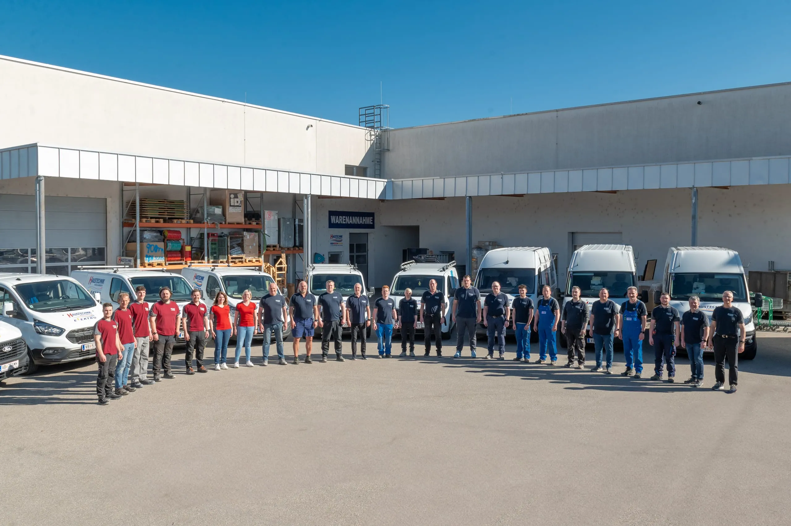 Das Team von Haustechnik Vöcklabruck am Standort in Regau
